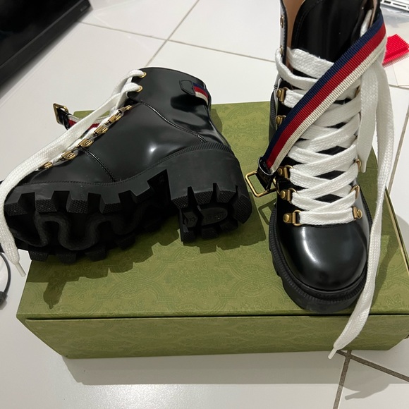 Stylish brand boots - Picture 2 of 4